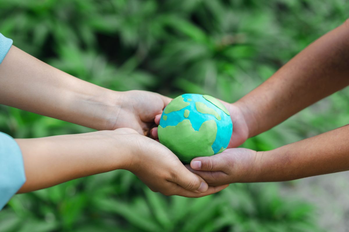 Read more about the article Çevre Dostu Geri Dönüşüm Nedir? Doğaya Saygılı Bir Gelecek