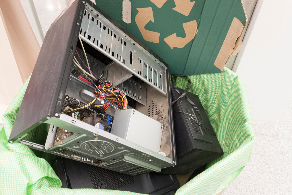 Read more about the article İstanbul Elektronik Atık Alan Yerler – Çevreye Duyarlı Rehberi